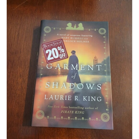 Autographed Garment of Shadows:  Laurie R King, 1st Edition Signed Hardcover - Picture 1 of 13